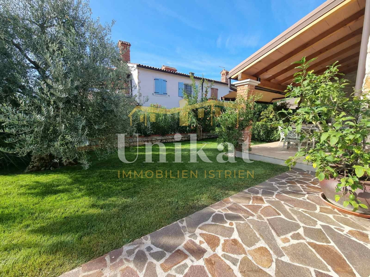 Dvojna hiša v istrskem slogu